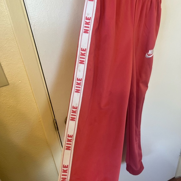 Nike girls salmon color tracksuit matching set - Picture 9 of 10